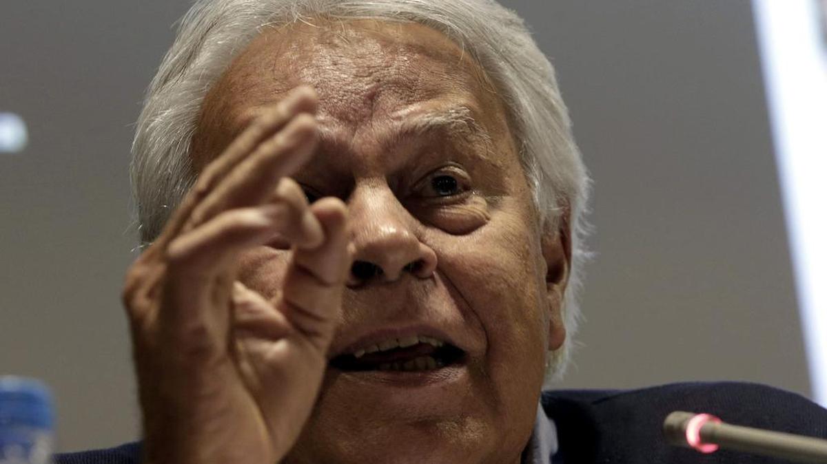 
 El ex presidente del Gobierno Felipe González, durante la rueda de prensa.
