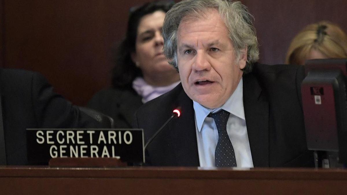 El secretario general de la Organización de Estados Americanos (OEA), Luis Almagro, habla durante la sesión ordinaria del Consejo Permanente sobre “la situación” en Venezuela el 10 de mayo 2017, en la sede del organismo en Washington, D.C.