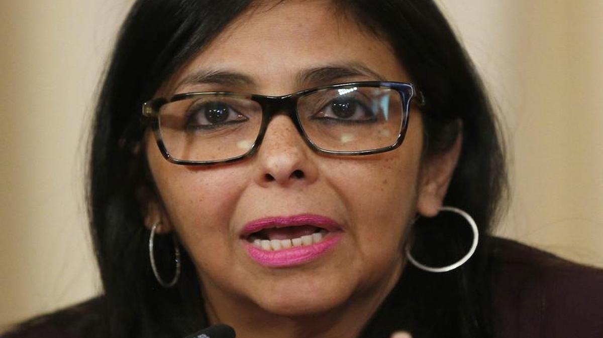 La ministra de Exteriores venezolana, Delcy Rodríguez, da una rueda de prensa junto a su homólogo ruso, Serguéi Lavrov, tras mantener una reunión en Moscú (Rusia) el 6 de febrero de 2017.