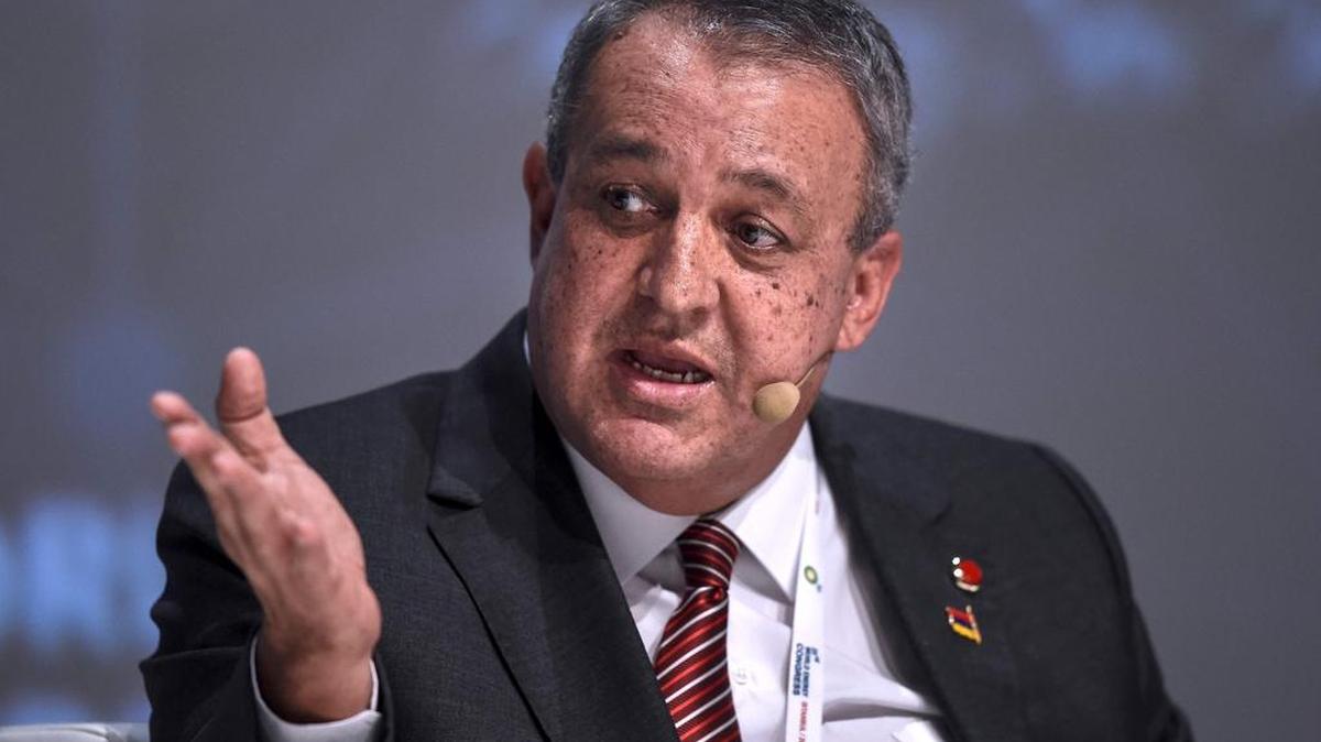 Esta foto de archivo tomada el 11 de octubre de 2016 muestra al Ministro de Petróleo de Venezuela Eulogio Del Pino hablando durante el 23er Congreso Mundial de la Energía el 11 de octubre de 2016 en Estambul.
