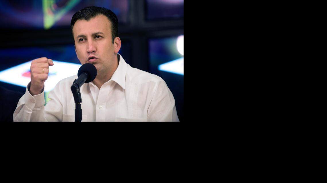 
Tarek El Aissami, gobernador del estado Aragua y ex ministro del Interior, ha sido vinculado con el fundamentalismo islámico, el grupo Hezbolá, y con los esfuerzos por crear una red financiera para apoyar el terrorismo desde América Latina. 
