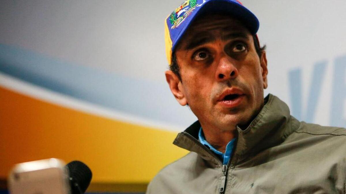 Fotografía de archivo del 11 de junio de 2017 del gobernador del estado Miranda, Henrique Capriles, hablando en una rueda de prensa en Caracas (Venezuela).