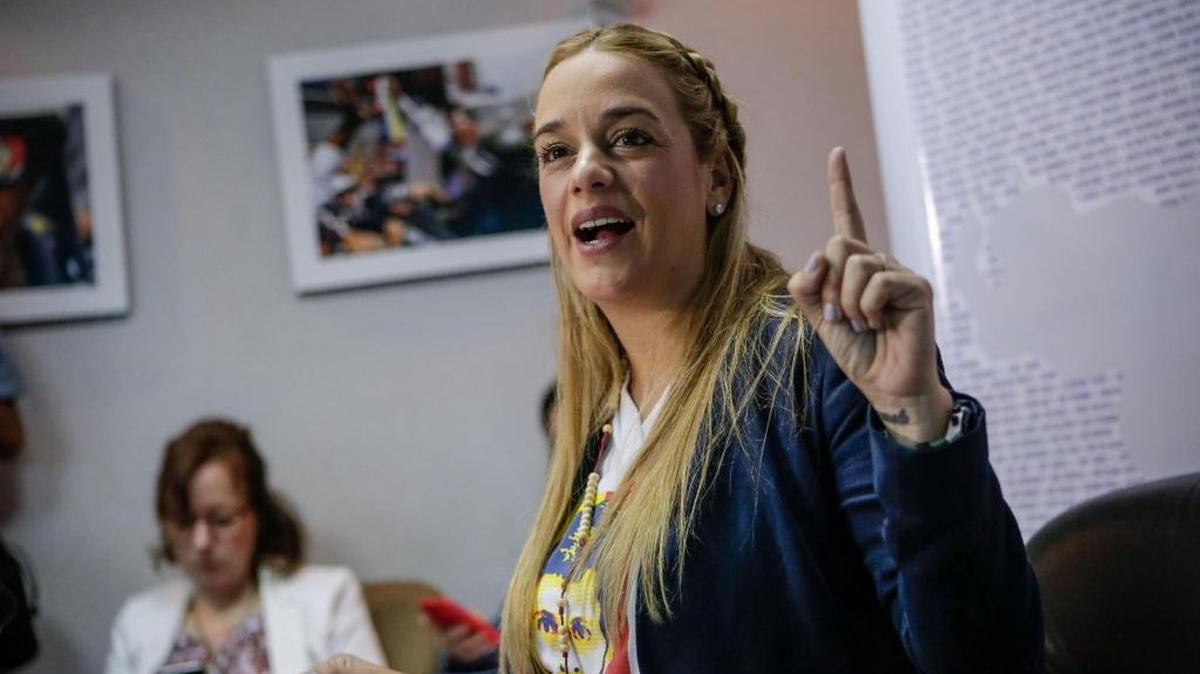 Lilian Tintori, esposa del dirigente opositor preso Leopoldo López, ofrece una rueda de prensa a corresponsales de prensa extranjeros el martes 29 de agosto de 2017, en Caracas.