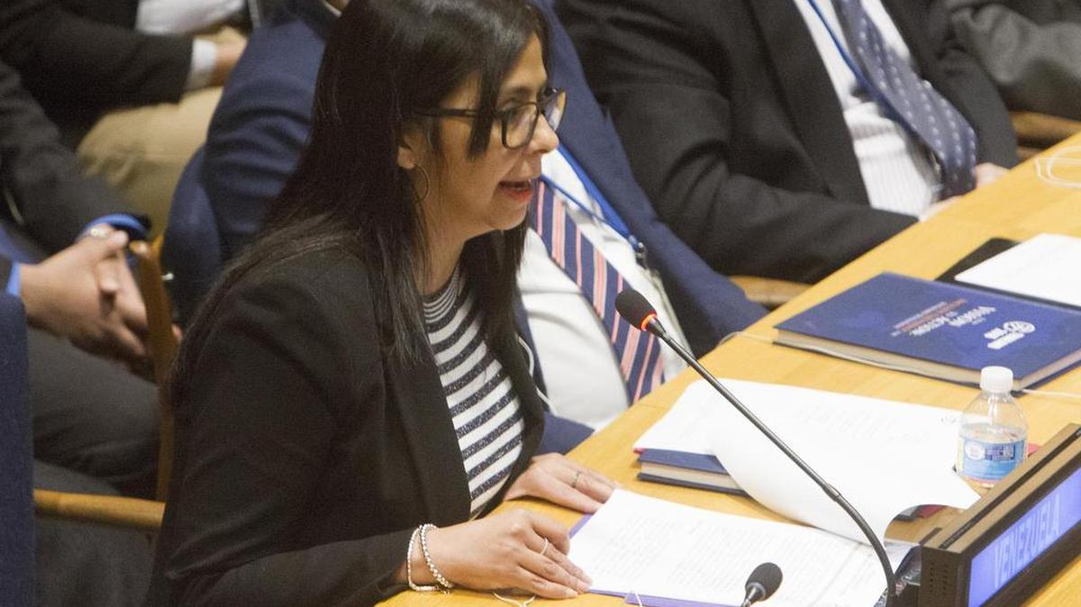 La ministra de Relaciones Exteriores de Venezuela, Delcy Eloina Rodríguez Gómez, habla el 13 de enero de 2017, en representación de los países Latinoamericanos ante el G-77 en la sede de la ONU en Nueva York.
