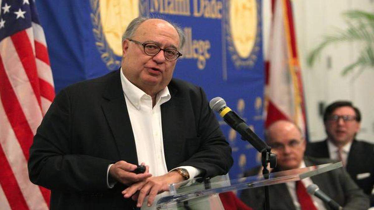 Humberto Calderón Berti, ex presidente de la Organización de Países Exportadores de Petróleo, durante su participación en el foro sobre Venezuela realizado en el Miami Dade College.
