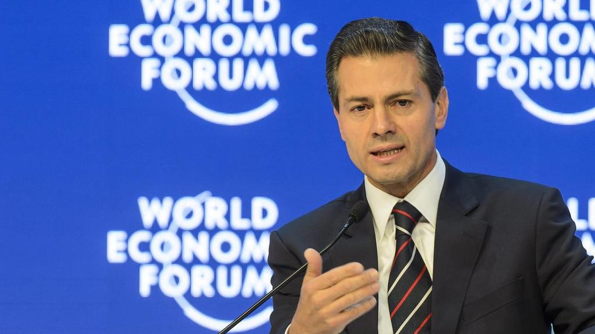 El presidente mexicano, Enrique Peña Nieto, participa en una mesa redonda en el ámbito de la cuadrigésimo sexta edición del Foro Económico Mundial en Davos (Suiza) hoy, 22 de enero de 2016.