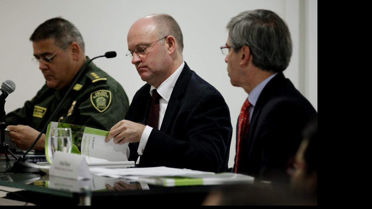 
El representante de la Oficina de Naciones Unidas contra la Droga y el Delito (UNODC), Bo Mathiasen, durante la presentación el jueves del informe de Monitoreo de Cultivos de Coca en el 2014 del Sistema Integrado de Monitoreo de Cultivos Ilicitos (SIMCI) en Bogotá.
