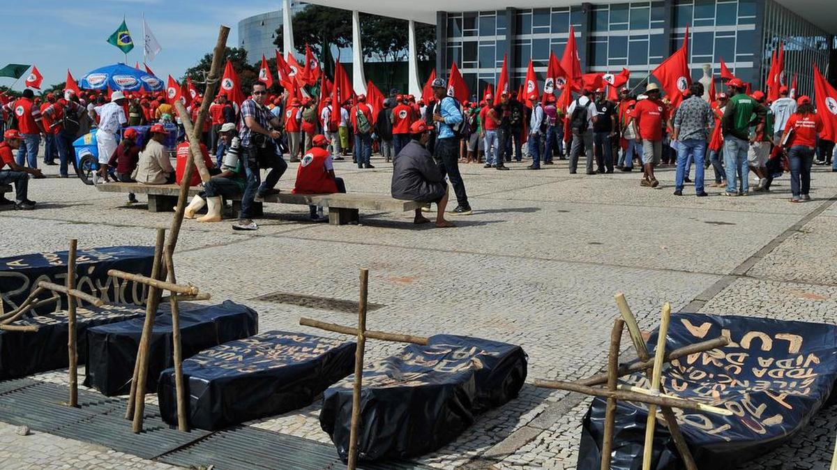Militantes del Movimiento de los Sin Tierra (MST) se manifiestan en Brasilia. Foto de archivo.