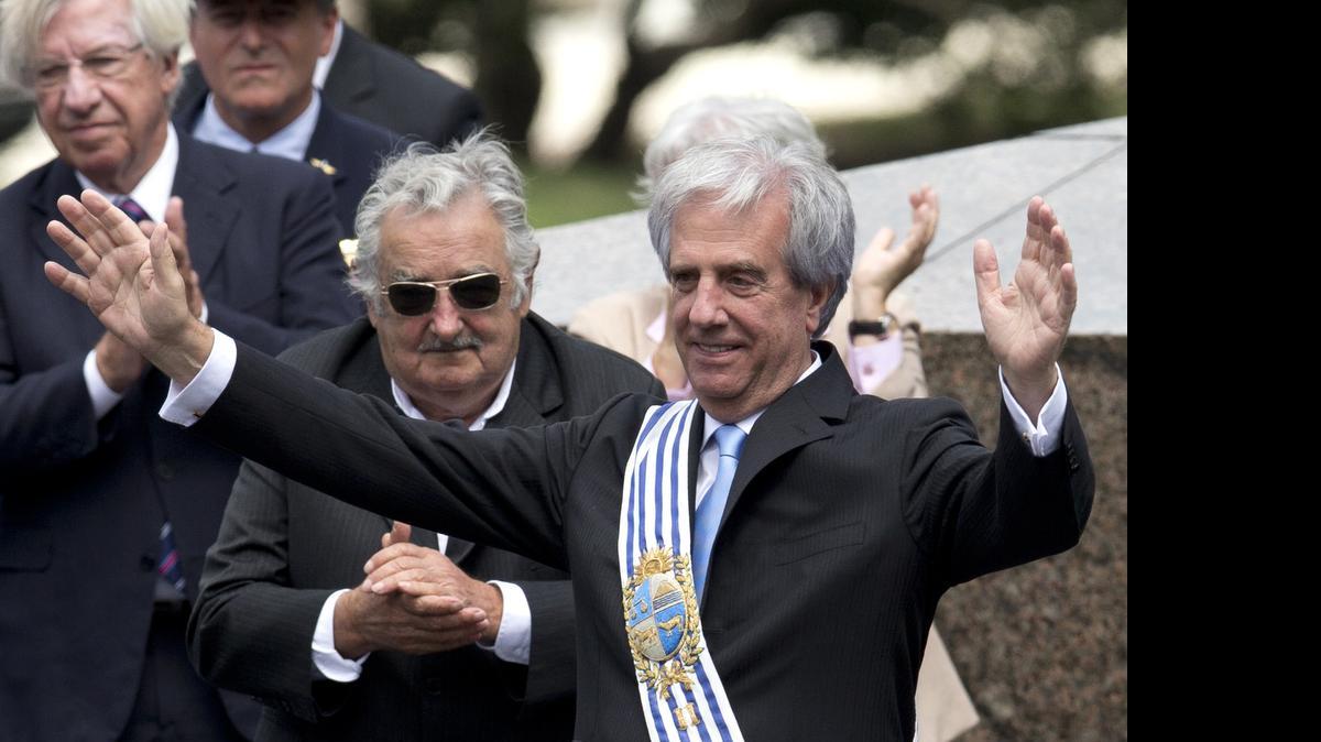 
El presidente uruguayo Tabaré Vázquez (der.) logró una aprobación de 78% por su gestión, que comenzó el 1º de marzo pasado.
