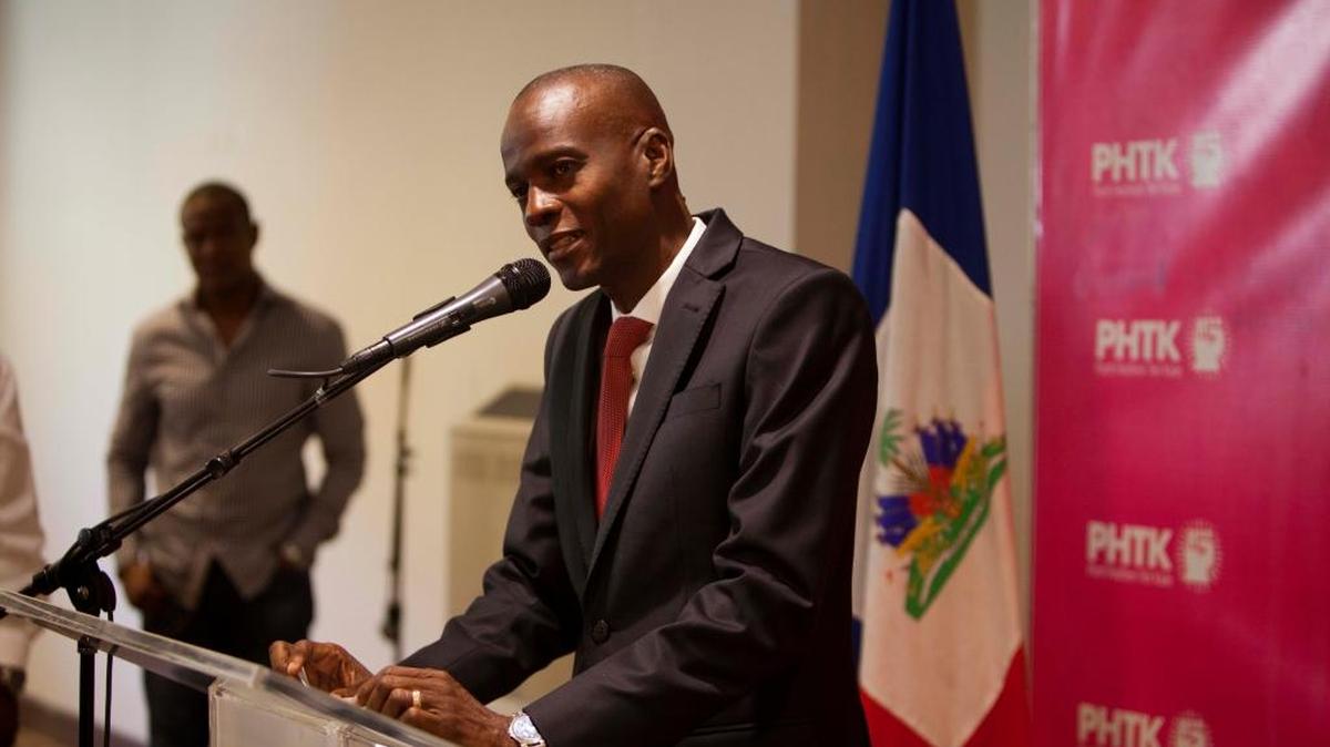 El candidato presidencial oficialista, Jovenel Moise, habla durante una conferencia de prensa el lunes, en Puerto Príncipe.
