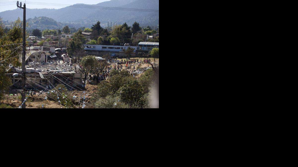 El saldo de fallecidos por la explosión de un camión cisterna de gas al frente del hospital Materno Infantil de la capital mexicana subió el jueves a 7, mientras que el de los heridos a 58, informaron fuentes oficiales. AFP-Getty Images