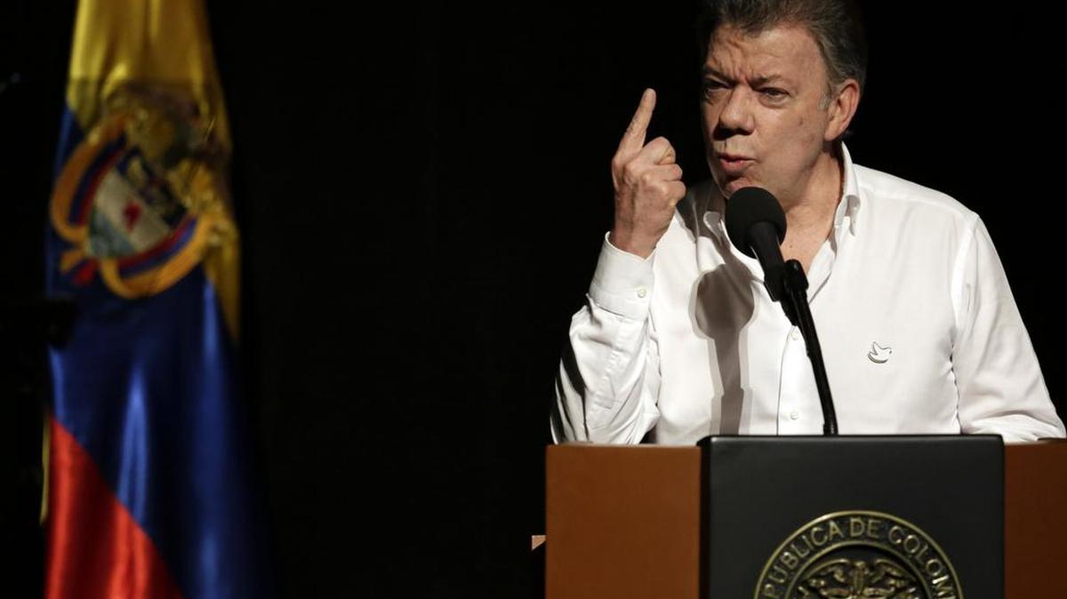 El presidente de Colombia, Juan Manuel Santos, habla el miércoles 1 de marzo de 2017, durante la inauguración de la 57 edición del Festival Internacional de Cine de Cartagena de Indias (Ficci) en Cartagena (Colombia).