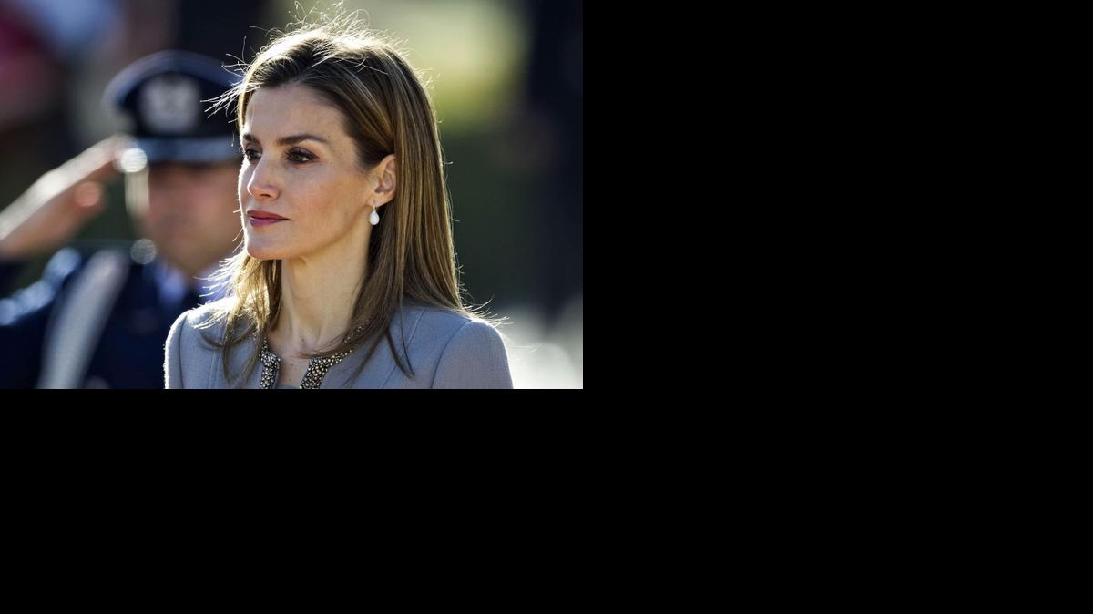 
 La reina Letizia en los exteriores del Palacio de El Pardo. EFE/ EMILIO NARANJO
