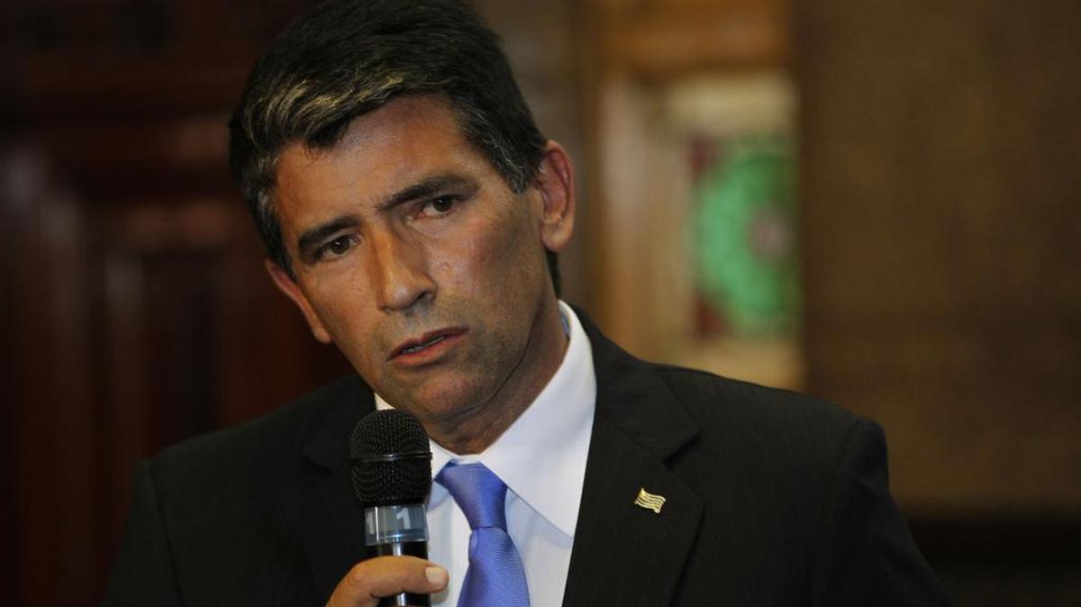 El vicepresidente de Uruguay, Raúl Sendic (d), durante una rueda de prensa el miércoles 24 de febrero de 2016, en el Palacio Legislativo en Montevideo (Uruguay).