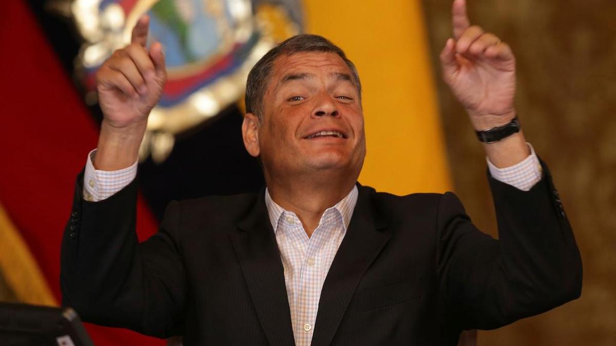 El presidente de Ecuador, Rafael Correa, se reúne con la prensa extranjera en Quito.