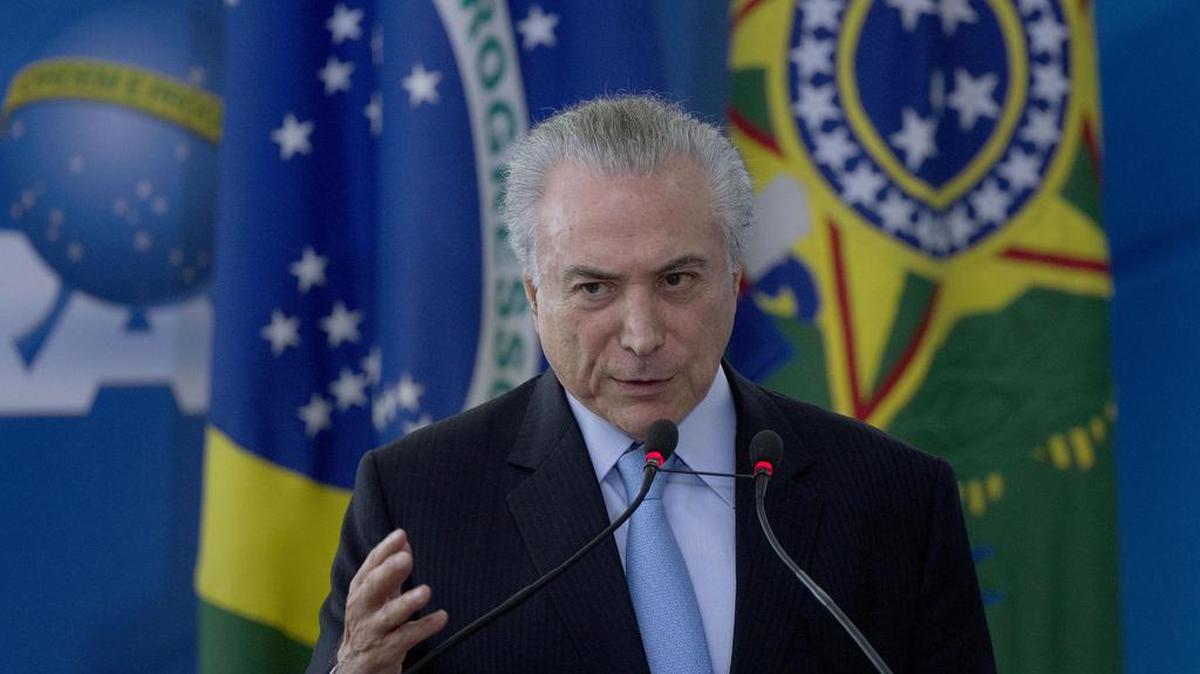 El presidente de Brasil, Michel Temer, participa el miércoles 29 marzo de 2017, en una ceremonia de firma del decreto que prevé el Reglamento de la Propiedad Industrial e Inspección Sanitaria de Productos de Origen Animal (RIISPOA), el Palacio Presidencial, en Brasilia (Brasil).