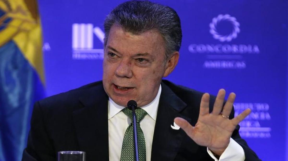 El presidente de Colombia, Juan Manuel Santos, habla durante la cumbre de Concordia, el 21 de febrero, en Bogotá, Colombia.