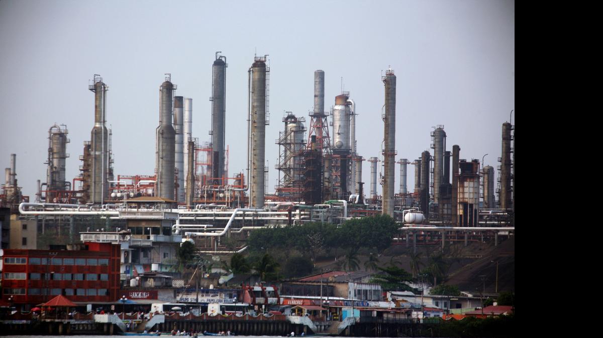 
La refinería General Lázaro Cárdenas de la estatal mexicana Pemex, en Minatitlan, en el 2006. Foto de archivo.
