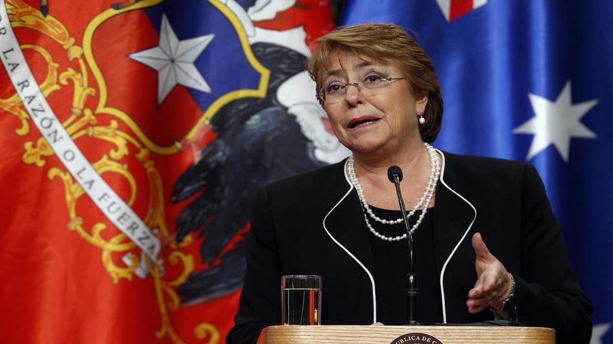 La presidenta de Chile, Michelle Bachelet, habla durante una rueda de prensa en el Palacio de La Moneda en Santiago de Chile el 10 de agosto de 2016.