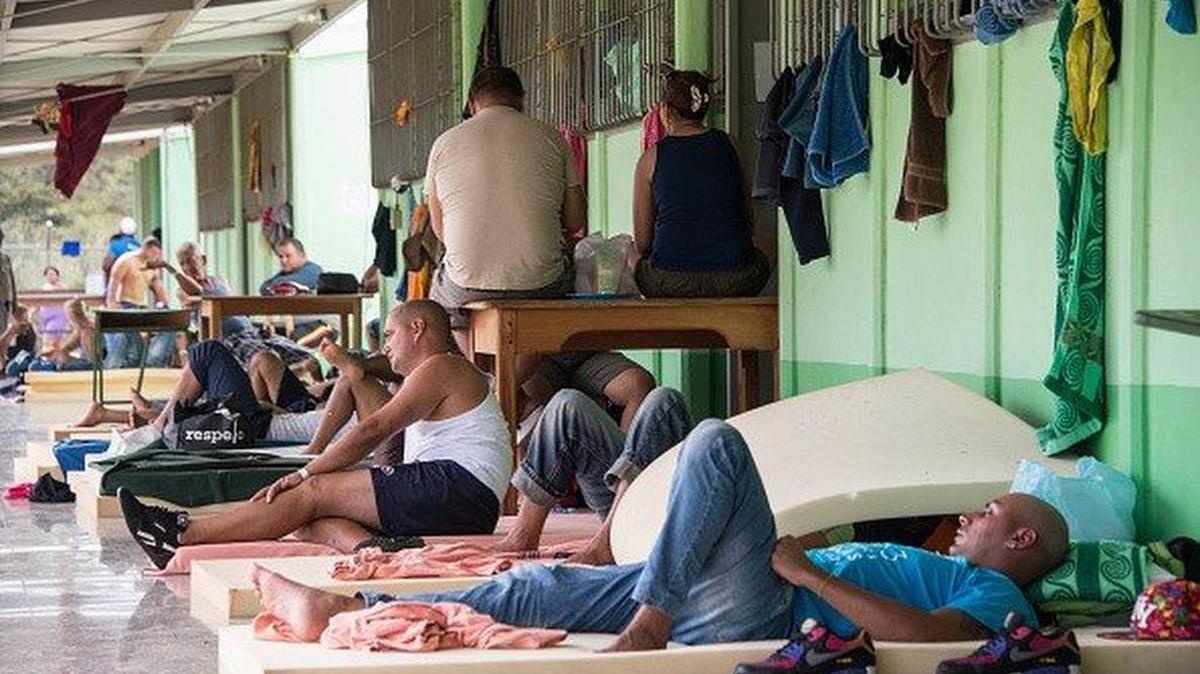 Parte de un grupo de 300 cubanos que permanecen en un refugio de descanso, en La Cruz, Guanacaste, Costa Rica, cerca de la frontera con Nicaragua, el 26 de noviembre de 2015.