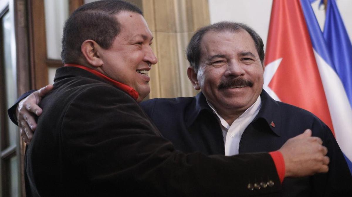 La alianza formada por el fallecido presidente de Venezuela Hugo Chávez, izquierda, con mandatarios y simpatizantes ideológicos centroamericanos, como el nicaragünse Daniel Ortega, creó una casta enriquecida por los petrodólares fáciles.