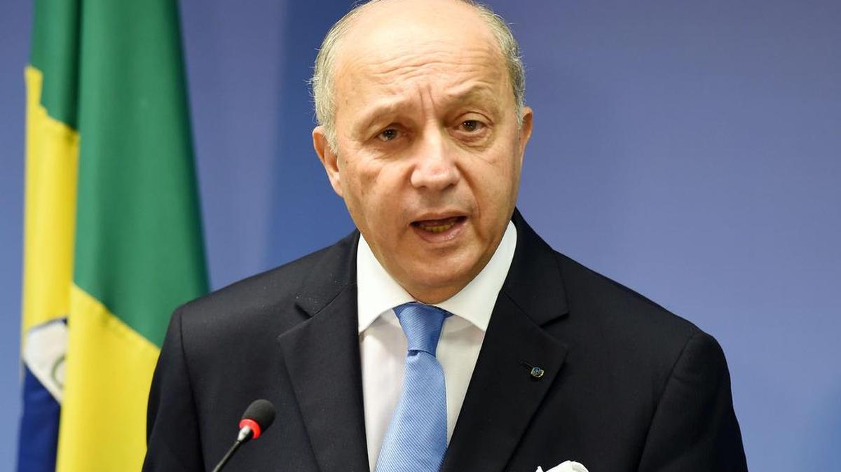 El canciller francés Laurent Fabius habla en una conferencia de prensa en el Palacio de Itamaraty en Brasilia este domingo.