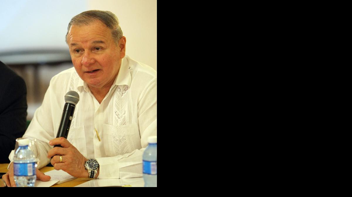 
El presidente del Parlamento Latinoamericano (Parlatino), el panameño Elías Castillo, habla durante una reunión del organismo en La Habana, Cuba. 
