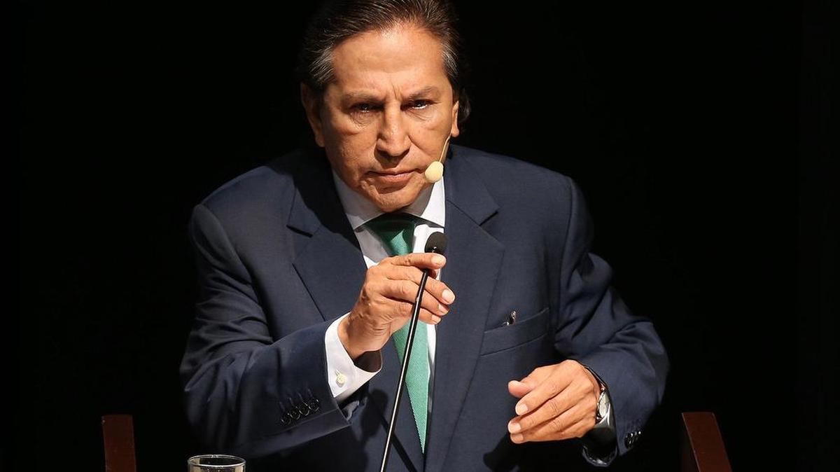 Fotografía de archivo fechada el 25 de enero de 2016 que muestra al entonces candidato presidencial y expresidente peruano Alejandro Toledo durante la exposición de su plan de Gobierno, en la Universidad del Pacífico, en Lima, Perú.
