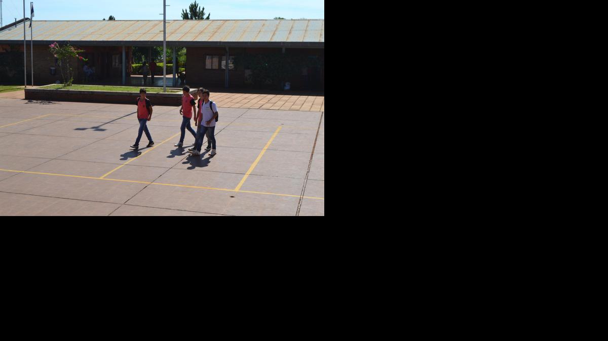 
Un grupo de alumnos del Instituto de Enseñanza Agropecuaria en Bonpland, Argentina, zona donde se implementa un proyecto, auspiciado por la ONU, que permitirá atender a las comunidades.
