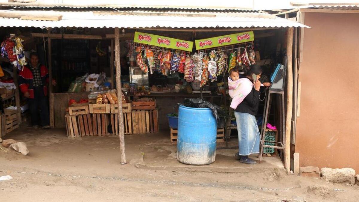 Fotografía del 1 de junio de 2016 de la villa El Salvador, el distrito más pobre de Lima (Perú), fundado por familias que llegaron masivamente en busca de oportunidades, donde la pobreza alcanza el 45%.