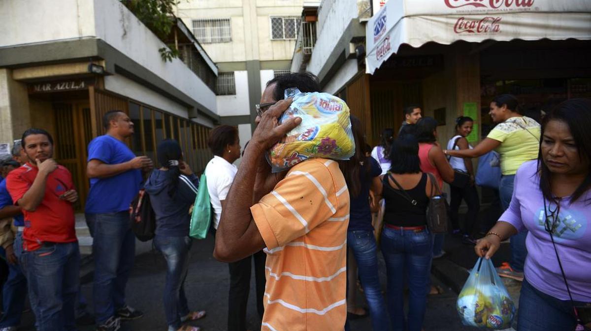 La crisis que enfrenta la industria alimentaria llevó a la suspensión de la producción de atún enlatado, gelatinas, salsa de tomate, bebidas en polvo, flan en polvo, avena, mortadella, carne para almuerzo enlatada, y quesos para untar, señala un informe de la Cámara Venezolana de Alimentos, difundido este jueves.
