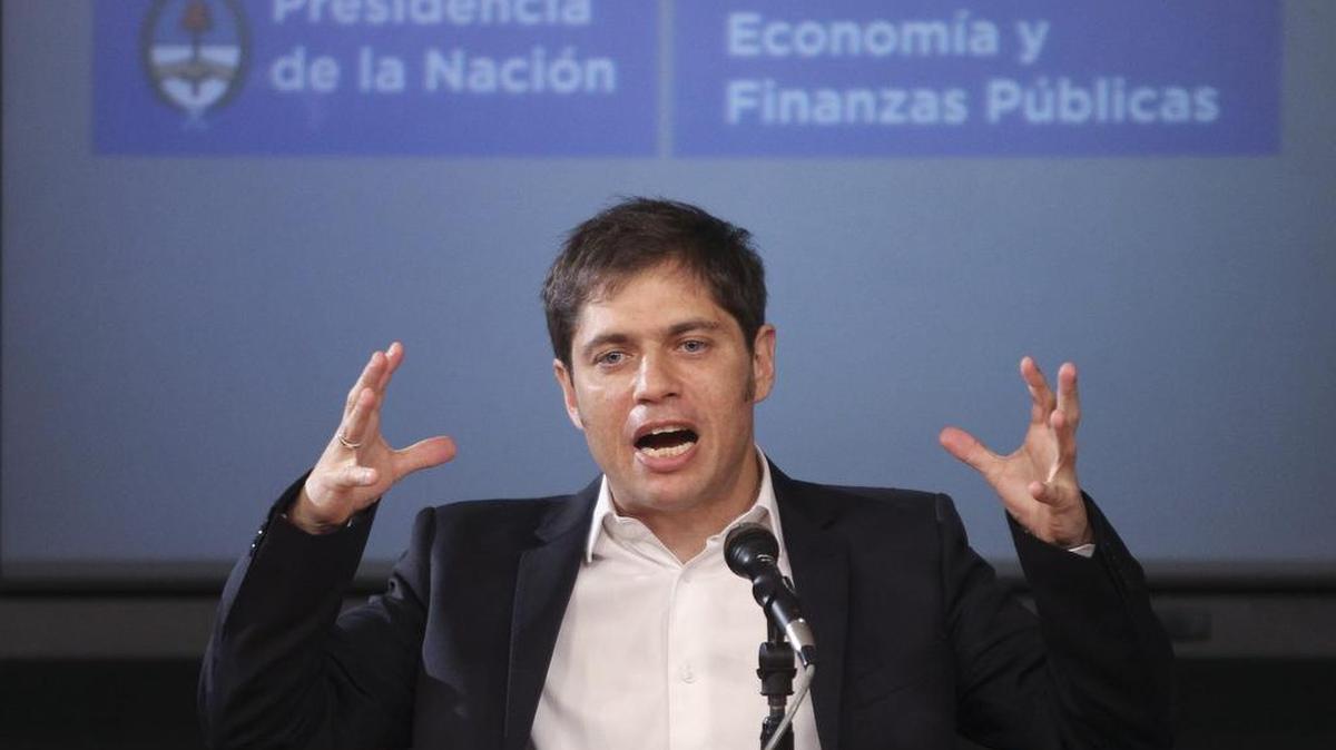 El exministro argentino de Economía, Axel Kiciloff, durante una rueda de prensa en la sede del Ministerio en Buenos Aires (Argentina).
