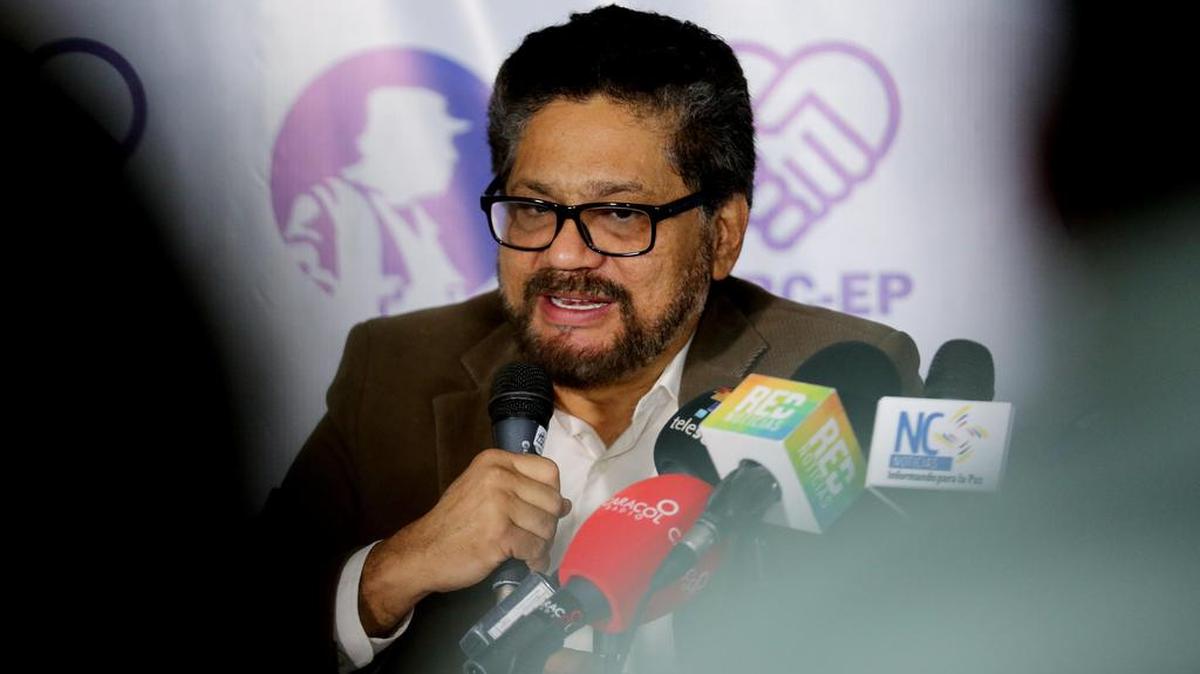Luciano Marín, alias "Iván Márquez", integrante del Estado Mayor de las FARC, ofrece una rueda de prensa el lunes 24 de julio de 2017, en Bogotá (Colombia).