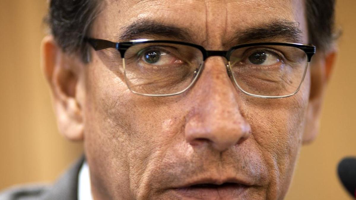 El ministro de Transportes, Martín Vizcarra, habla en una conferencia de prensa el 15 de marzo de 2017.