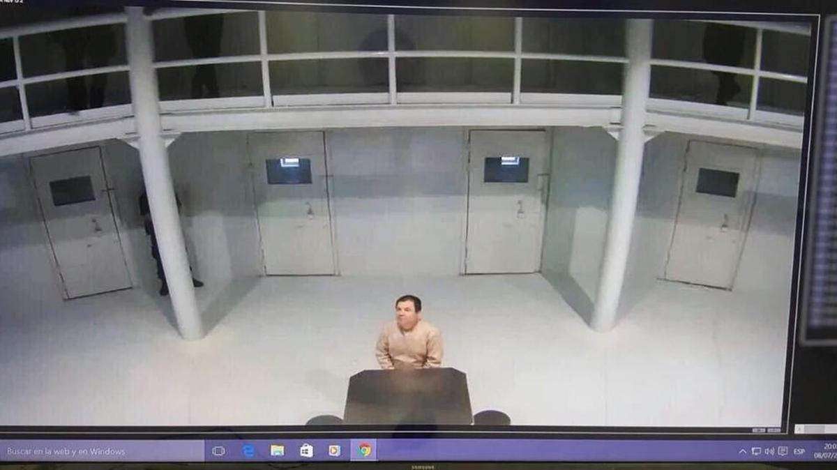 Una imágen de una cámara de video de la prisión federal donde se encuentra preso el narcotraficante Joaquín “El Chapo” Guzmán. La foto fue dada a conocer recientemente por las autoridades mexicanas para mostrar que el narco no se ha fugado por tercera vez.