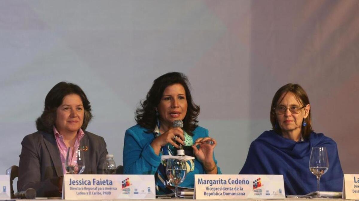 La vicepresidenta dominicana Margarita Cedeño (centro), la directora para América Latina del PNUD, Jessica Faieta (izq.) y la directora de Desarrollo Social de la Cepal, Laís Abramo, en el VIII Foro Ministerial para el Desarrollo en América Latina y el Caribe.