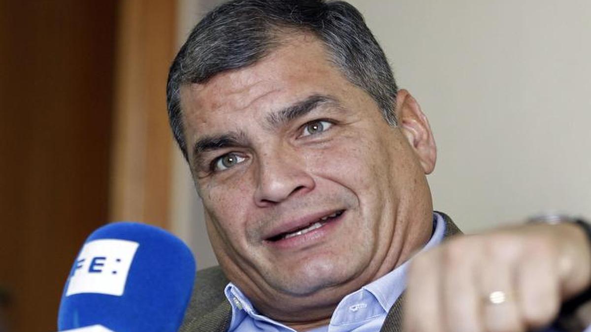 El ex presidente de Ecuador Rafael Correa habla en entrevista con Efe el viernes 23 de junio de 2017, en Montevideo (Uruguay).