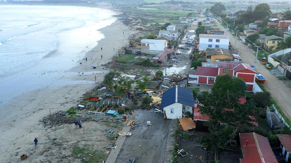 
 Fotografía aérea de hoy, jueves 17 de septiembre de 2015, de los daños ocasionados por el tsunami posterior al terremoto 8,4 en la escala de Richter en la localidad de Los Vilos, a unos 200 km al norte de Santiago de Chile (Chile). 
