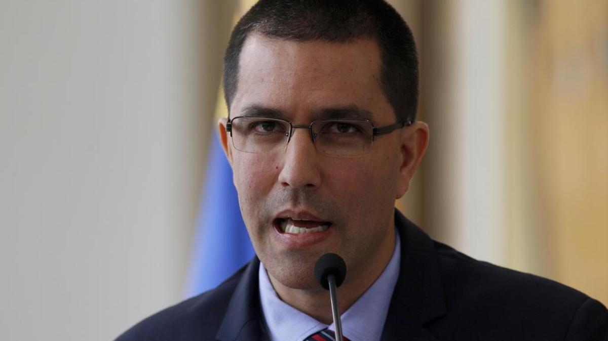 El ministro de Relaciones Exteriores de Venezuela, Jorge Arreaza, habla durante una reunión con el cuerpo diplomático en sus oficinas en Caracas, Venezuela, el sábado 12 de agosto de 2017.
