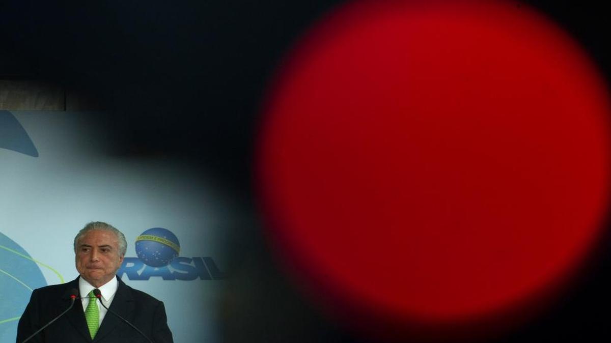 El presidente de Brasil Michel Temer asiste el lunes 05 de junio de 2017, a la ceremonia de conmemoración del Día Mundial del Medio Ambiente, en Brasilia (Brasil). La mayor planta fotovoltaica de Brasil, ubicada en el estado de Bahía (noreste), comenzó el lunes a ser operada por Enel Green Power.