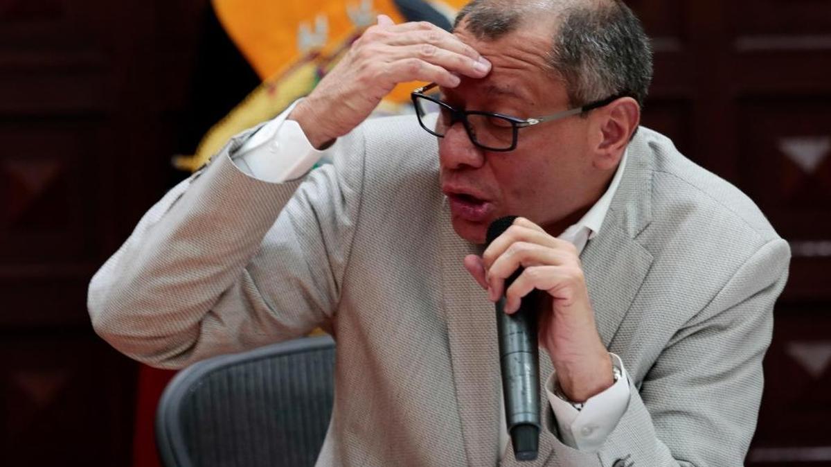 Fotografía de archivo del 29 de septiembre de 2017, del vicepresidente de Ecuador, Jorge Glas, durante una rueda de prensa en Quito (Ecuador). La Corte Nacional de Justicia de Ecuador dictó el 2 de octubre de 2017, prisión preventiva para el vicepresidente del país, Jorge Glas, tras considerar justificada una petición de la Fiscalía General en ese sentido, por su presunta implicación en la trama de sobornos de la constructora Odebrecht.