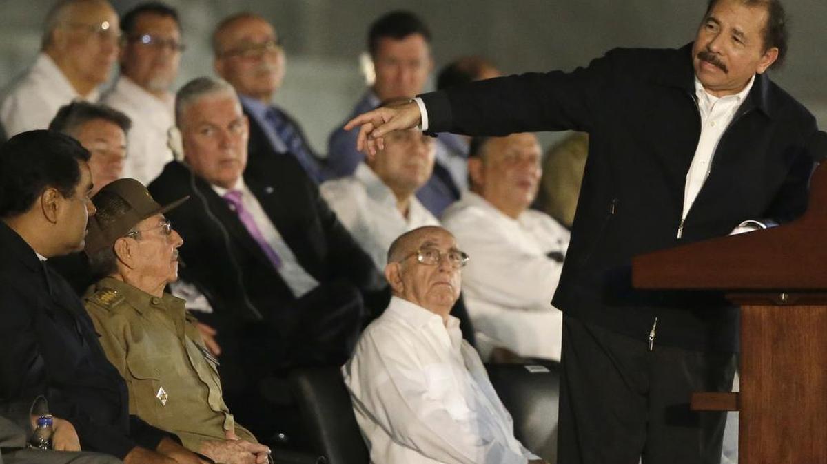 Foto de archivo. El presidente de Nicaragua, Daniel Ortega, pronuncia un discurso durante un homenaje a Fidel Castro en la Plaza de la Revolución en La Habana, Cuba, el martes 29 de noviembre de 2016.
