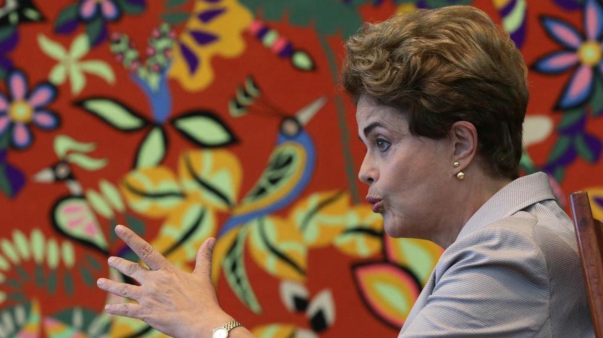 Rousseff había sido citada para el miércoles por esa comisión, pero ha optado por ejercer su derecho a no comparecer y ser representada por su abogado, José Eduardo Cardozo.