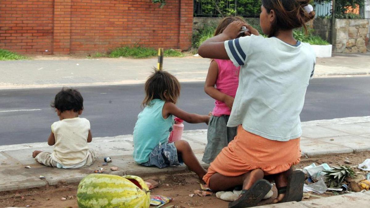 Un 59.3 por ciento de la población guatemalteca vive por debajo de la línea de pobreza, comparado con el 51.2 por ciento observado por la Encovi 2006 y el 56.4 registrado en el año 2000.