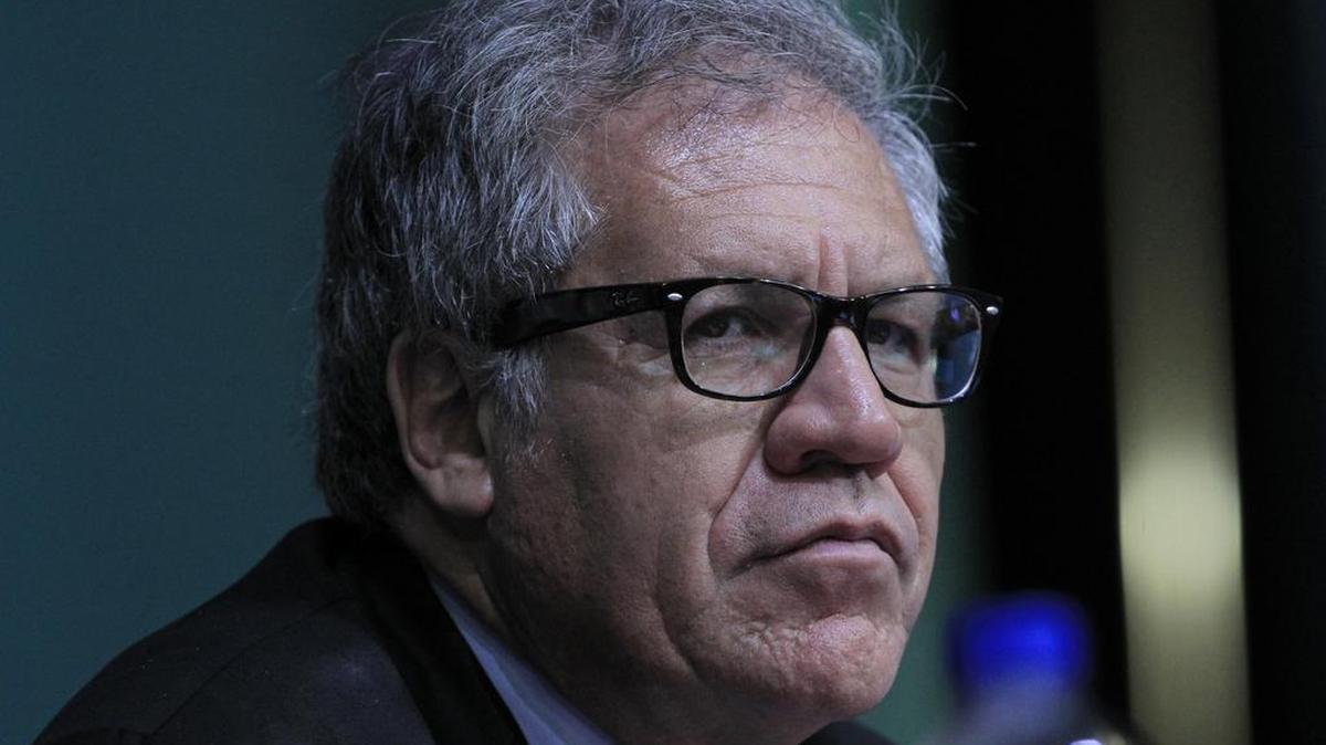 El secretario general de la OEA, Luis Almagro, asiste a la segunda plenaria de Ministros de Relaciones Exteriores de la 47 Asamblea General de la Organización de Estados Americanos (OEA) el miércoles 21 junio de 2017, en Cancún, en el estado de Quintana Roo, México. 
