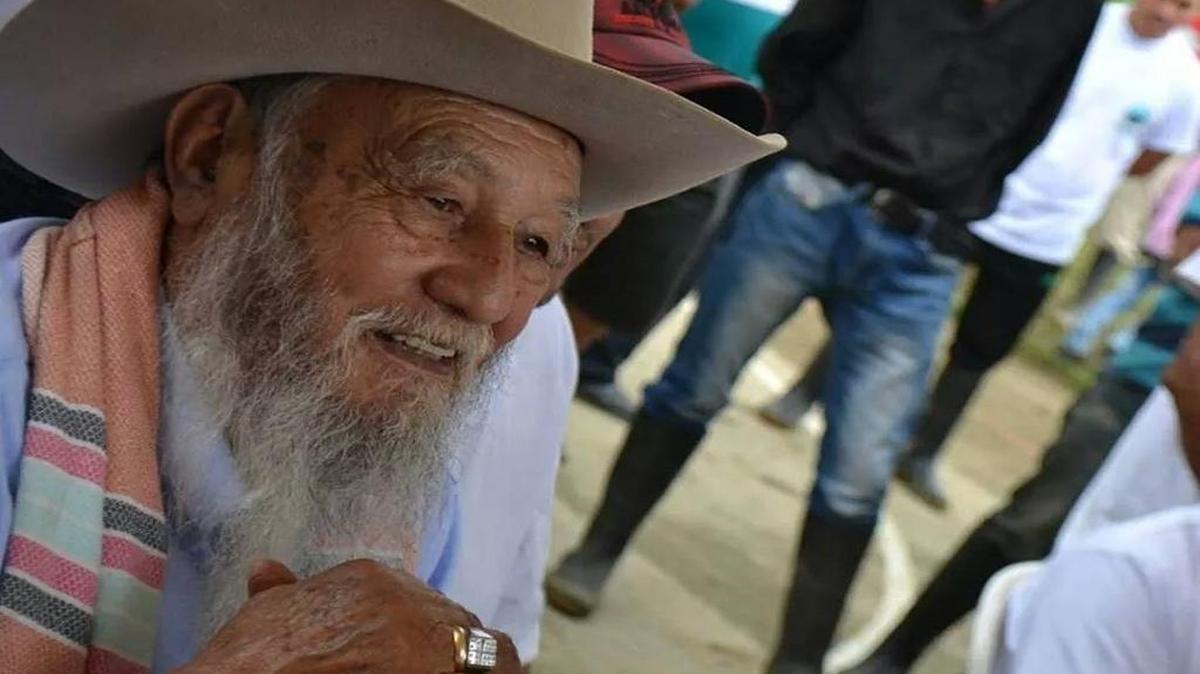 “El Patriarca de las Esmeraldas” Víctor Manuel Quintero mostró enorme generosidad en su lucha contra la violencia que sacudió la región donde se encuentran dichas joyas en Colombia. Murió el 2015 a los 84 años de edad.