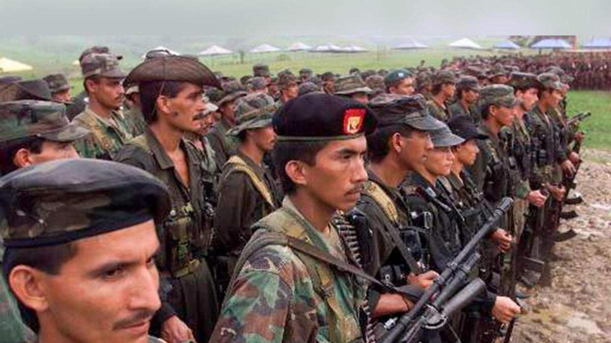 Rebeldes de las FARC colombianas en una ceremonia en esta foto de archivo.