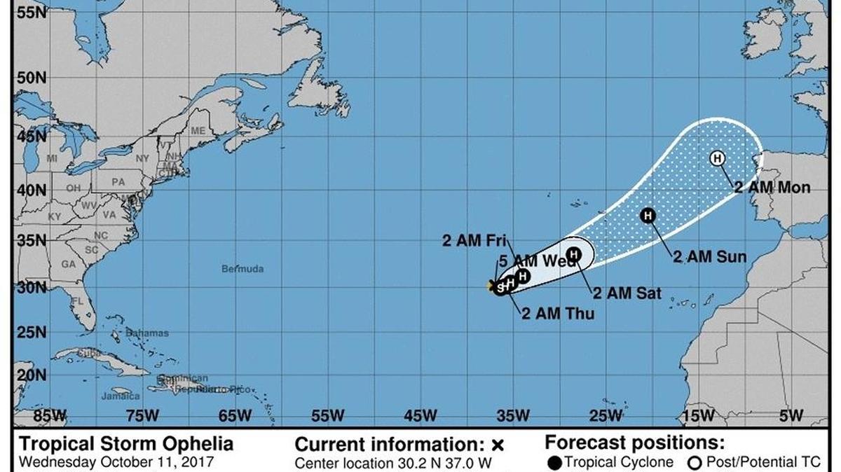 Gráfico cedido que muestra la trayectoria de tres días de la tormenta tropical Ofelia, el miércoles 11 de octubre de 2017. Ofelia sigue fortaleciéndose y podría llegar la próxima semana a la costa noroeste de España como huracán, informó hoy el Centro Nacional de Huracanes (NHC).