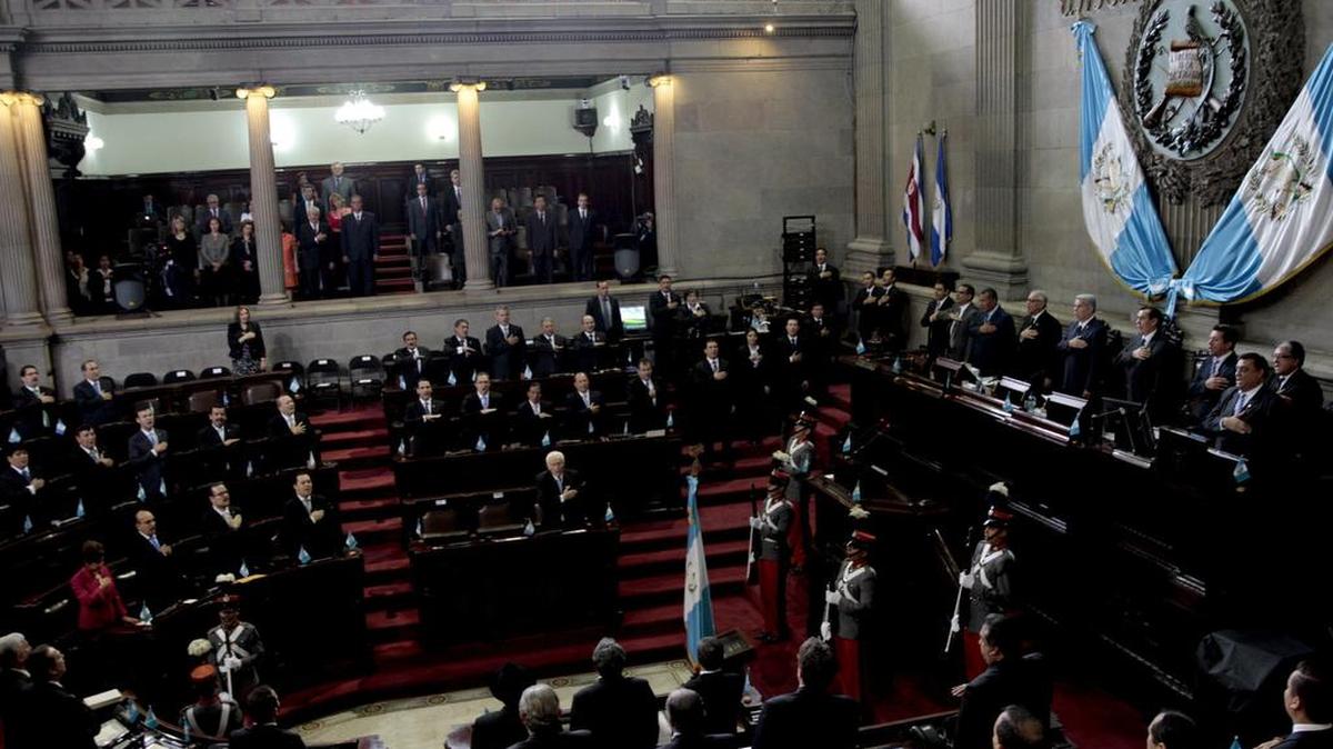 
Vista del pleno del Congreso de Guatemala. Tres empleados del Congreso fueron arrestados y acusados de la venta de plazas “fantasmas” en el Legislativo, como parte de una investigación por la cual se pide el enjuiciamiento de un diputado.
