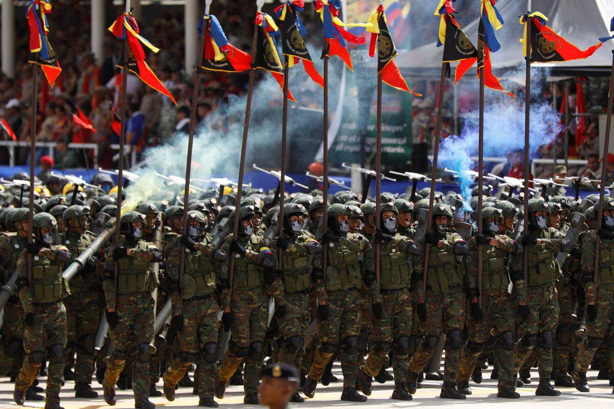 Soldados marchan durante el desfile del Día de la Independencia de Venezuela, en Caracas, el 5 de julio de 2024.